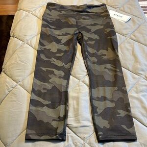 RBX Leggings, High waisted Dark Olive Combo Capri leggings, Sz S, 30”inseam